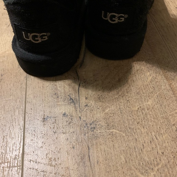 UGG Kids Classic Short Boots - Picture 6 of 7